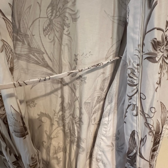 Haven Well Within Womans Size M White taupe grey Floral Tie Robe - Picture 6 of 8